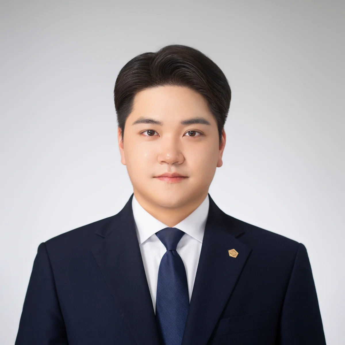 정면을 바라보는 이바우찬 법무사